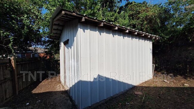 Building Photo - 201 Elm Ave