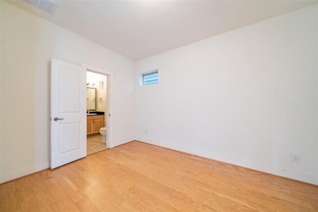 Building Photo - 194 Harvard St