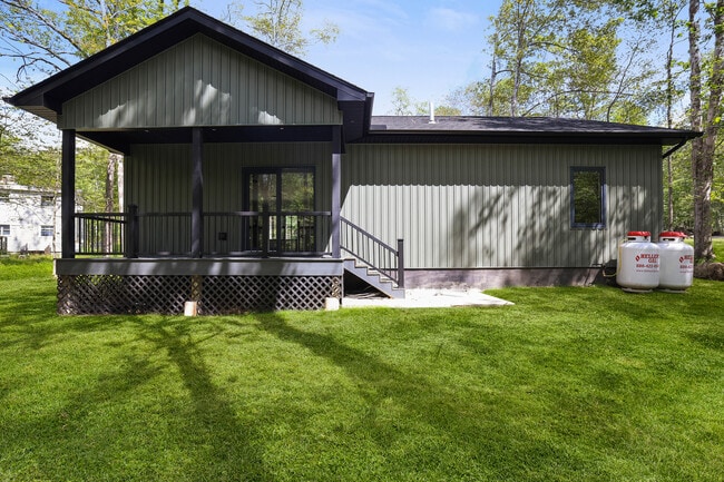 Building Photo - 1540 Lake Ln