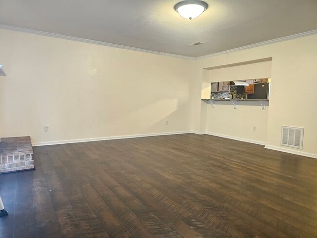 Building Photo - 546 Hollomon Dr