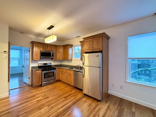 Fully Applianced Kitchen - 42 Winter St