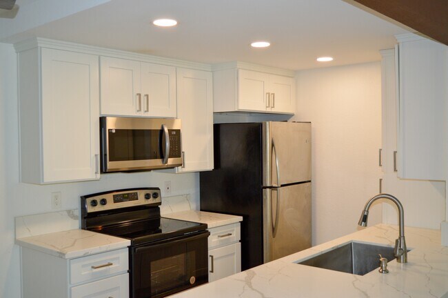 Building Photo - 3535 Banbury Dr