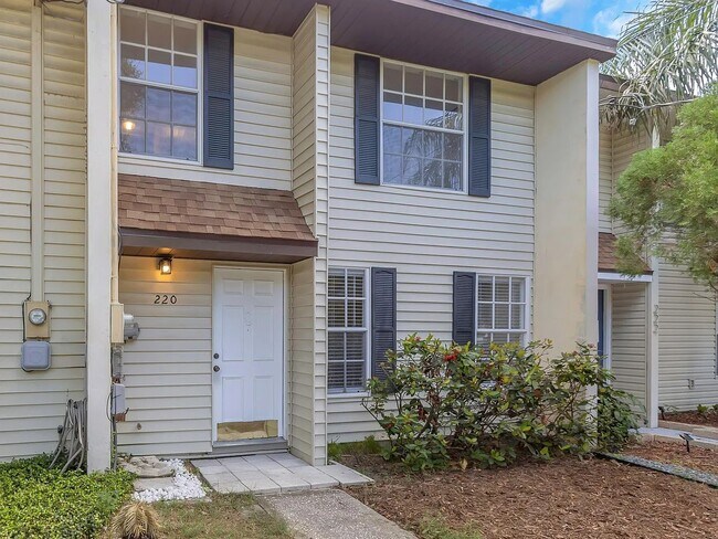 Building Photo - 220 S Malcolm Ct