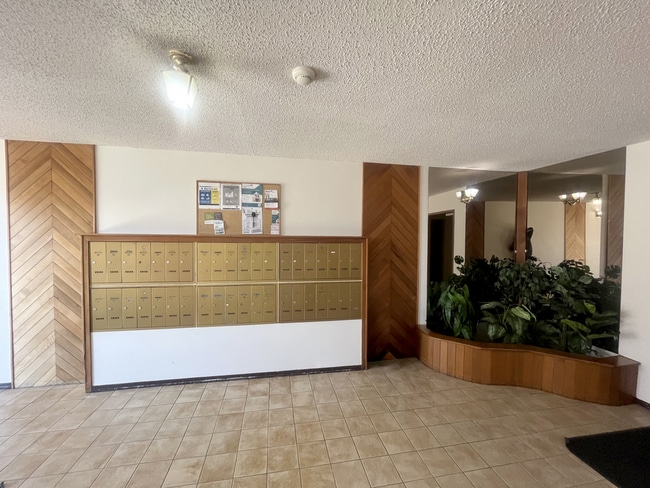 Building Photo - Mainstreet Mission Hills Apartments