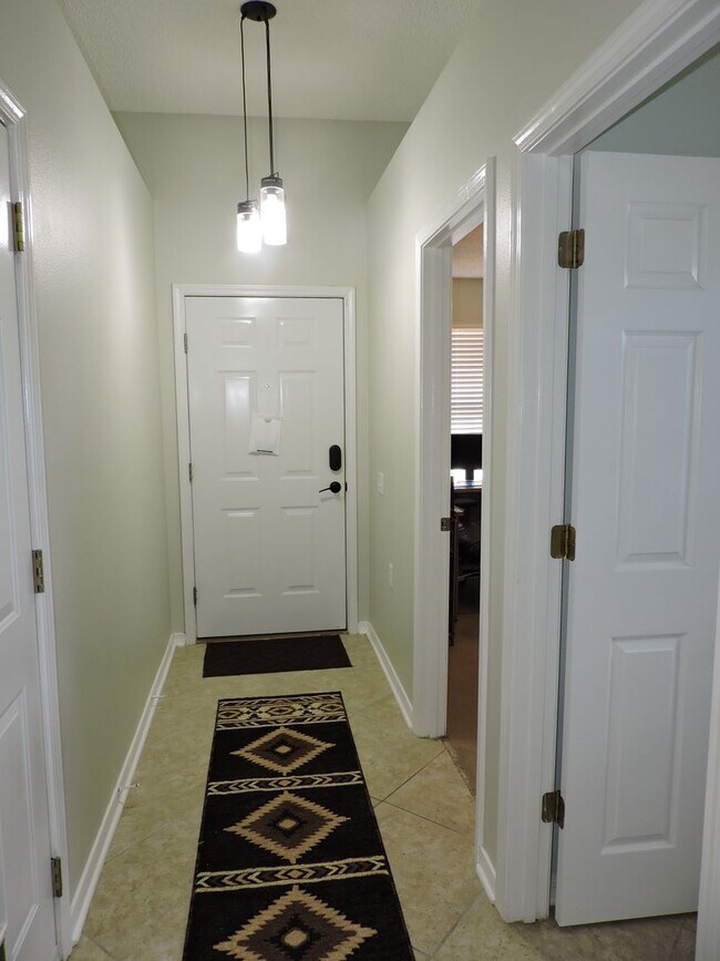 Foto del edificio - Easy access to bases, I-10 & Navy Federal ...