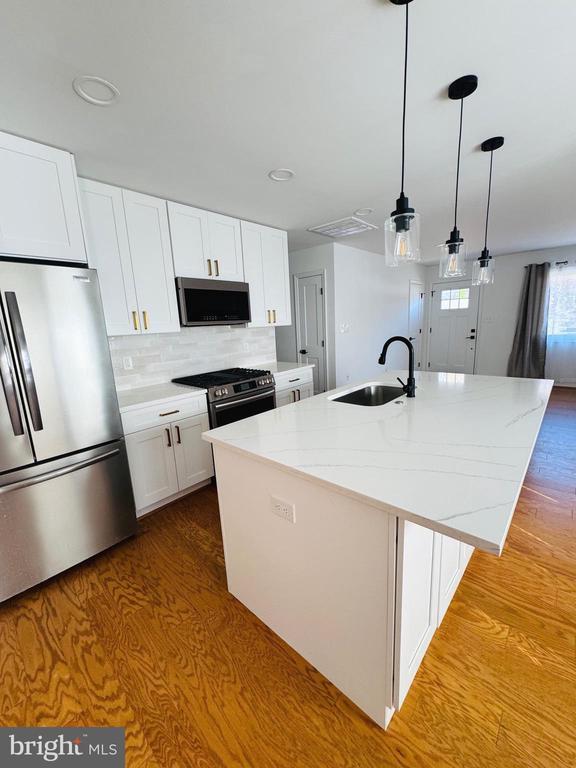 Foto principal - 14332 Belleville Ave