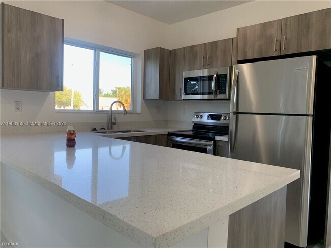 Foto del edificio - 3 br, 2 bath House - 719 SW 9th St