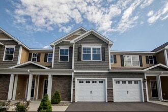 Building Photo - 15 Clarice Ln