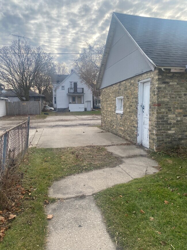 Upper unit off street parking space - 927 Washington Rd