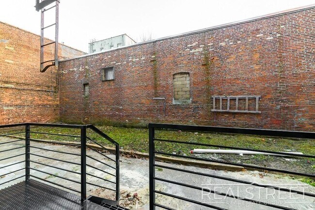 Foto del edificio - 1 Bed W. Tons of Space in Crown Heights!