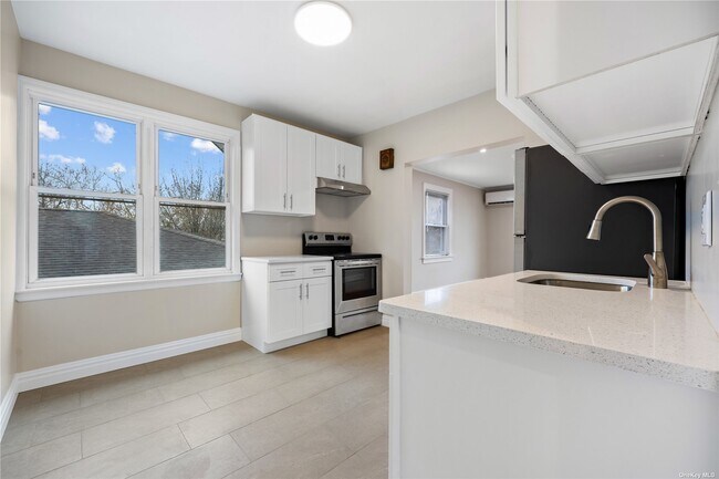 Building Photo - 11-8 147th St