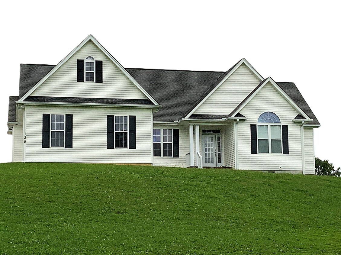 Foto principal - 135 Evans Rd