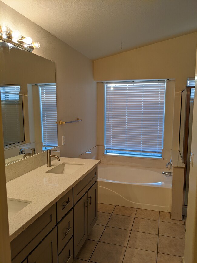 Foto del edificio - 1238 N 157th Ln