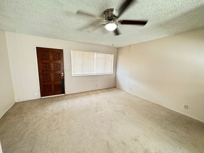 Foto del edificio - 736 Commercial Ave