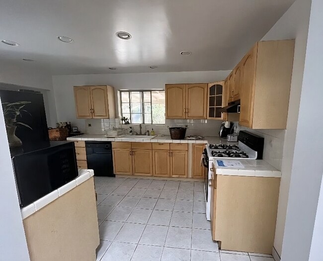 Foto del edificio - 7516 Whitaker Ave