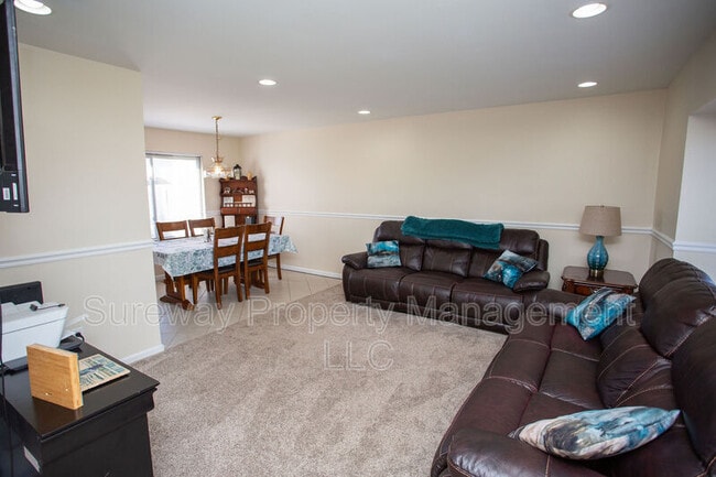 Photo - 207 Empress Ct Townhome