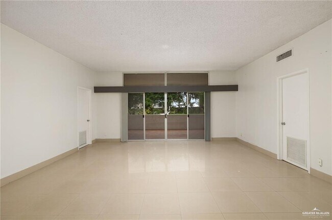 Foto del edificio - 2200 S 10th St