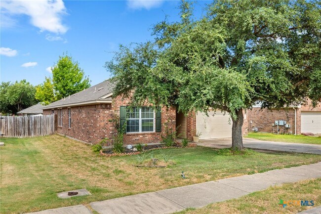 Building Photo - 135 Justin Leonard Dr