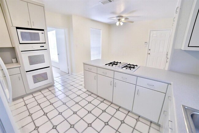 Building Photo - 1434 Pirates Cove