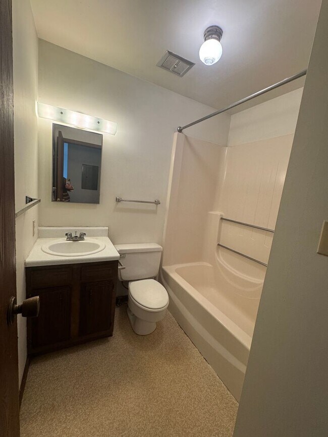 Foto del edificio - Renovated 1 Bedroom 1 Bath - SPECIAL: Firs...