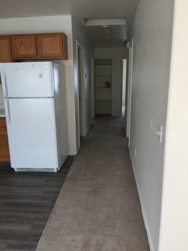 Building Photo - 3 Bed 2 bath 2 car garage Duplex