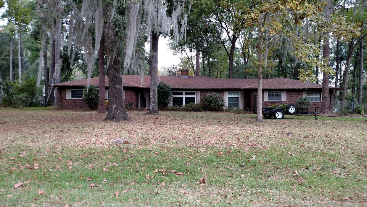 Primary Photo - Beautiful 4/2.5 home in quiet neighborhood