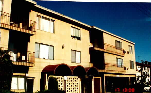 Building Photo - 13535 Victory Blvd Apartments