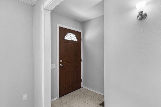 Building Photo - 4453 Remus Dr
