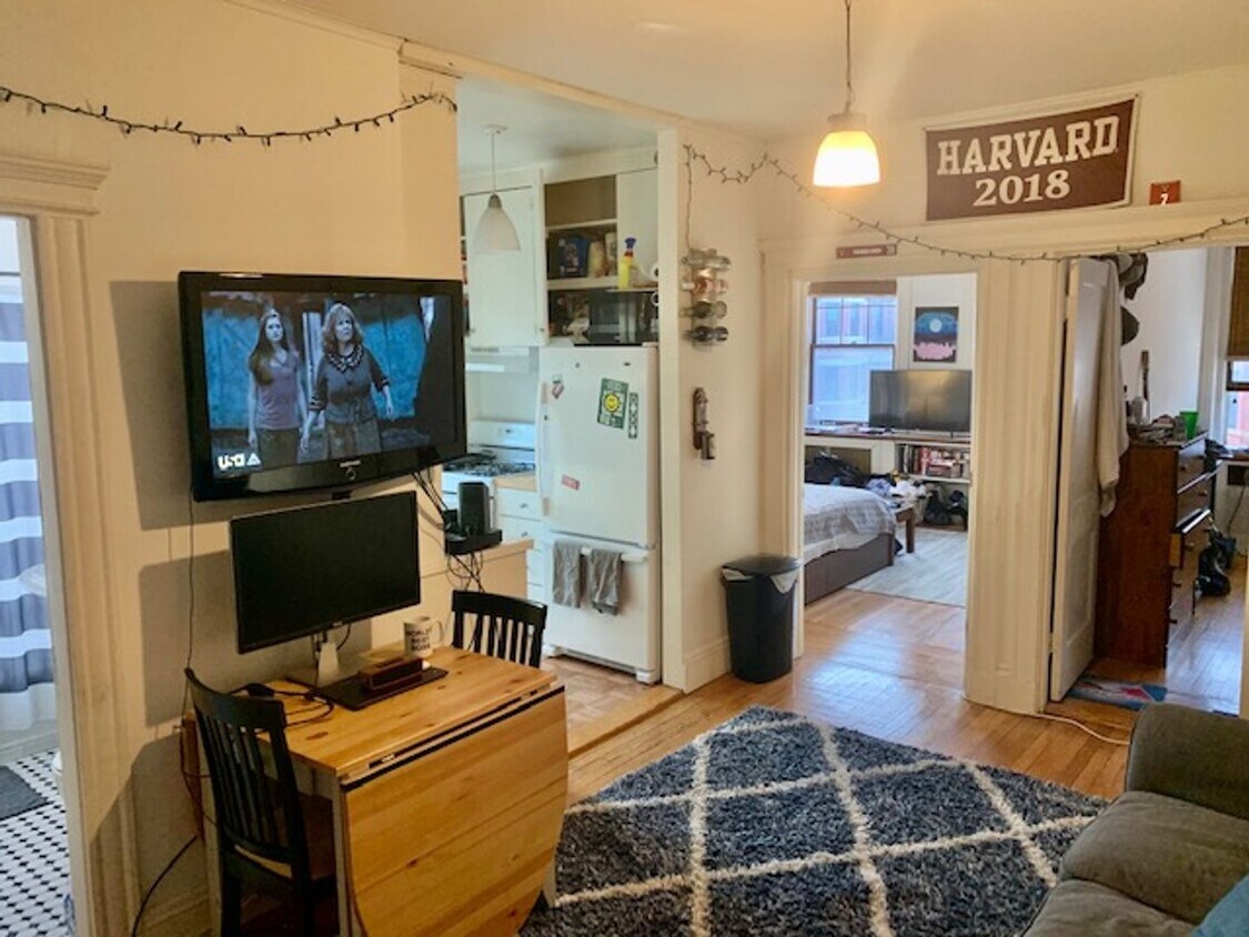Foto principal - Bright & Spacious 3-Bedroom on Newbury Str...