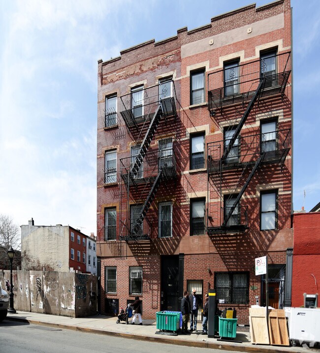 Building Photo - 230 Smith St