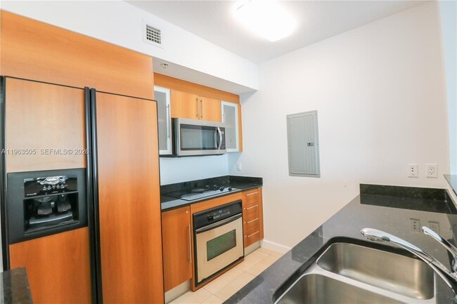 Building Photo - 335 S Biscayne Blvd