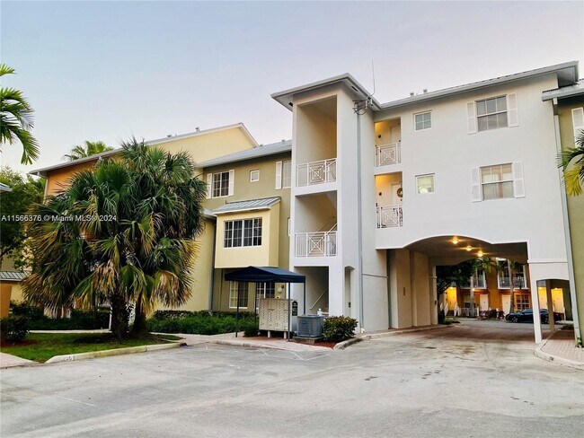 Foto del edificio - 348 SW 13th St