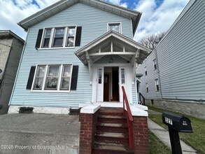 Building Photo - 527 Willow St