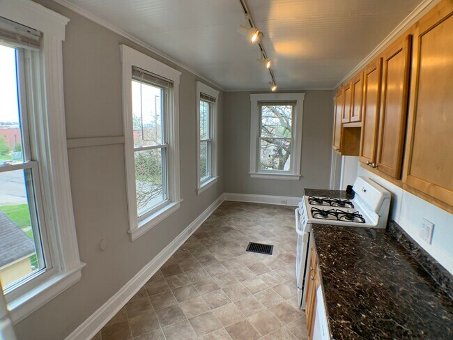 Kitchen - 2203 Washington Ave