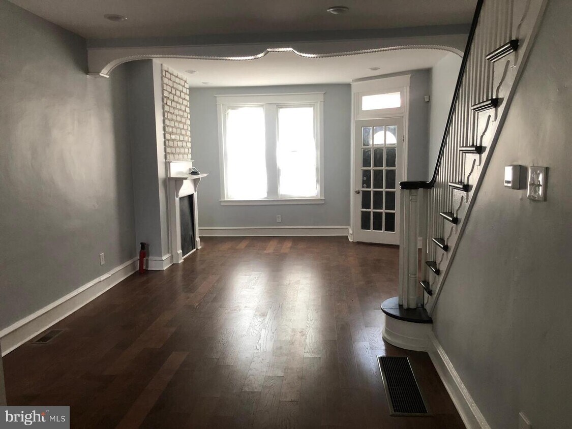Primary Photo - 130 W Wishart St