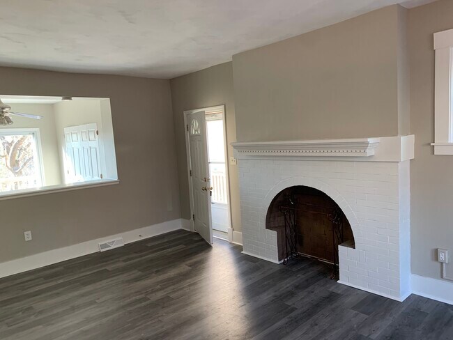 Building Photo - 227 Rostrevor Pl