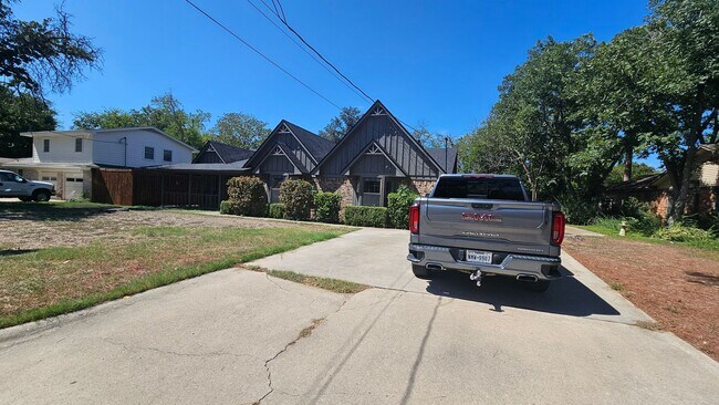 Foto del edificio - 1700 Kendolph Dr