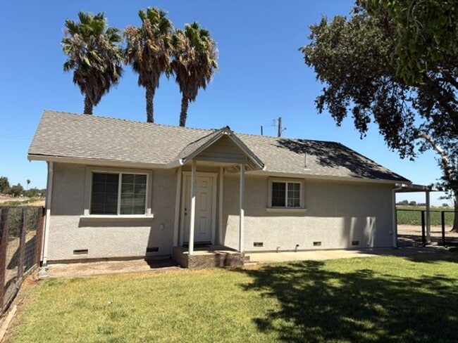 Building Photo - Charming 3 Bed, 1 Bath Country Home