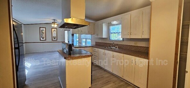 Foto del edificio - 2935 Cedarvale Rd
