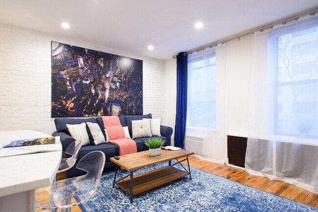 Building Photo - 26-4B Newly Furnished 1BR W/D Courtyard