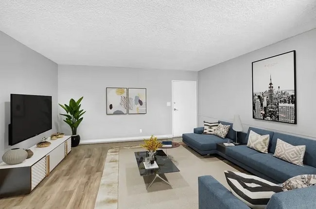 Building Photo - 17172 Bolsa Chica St