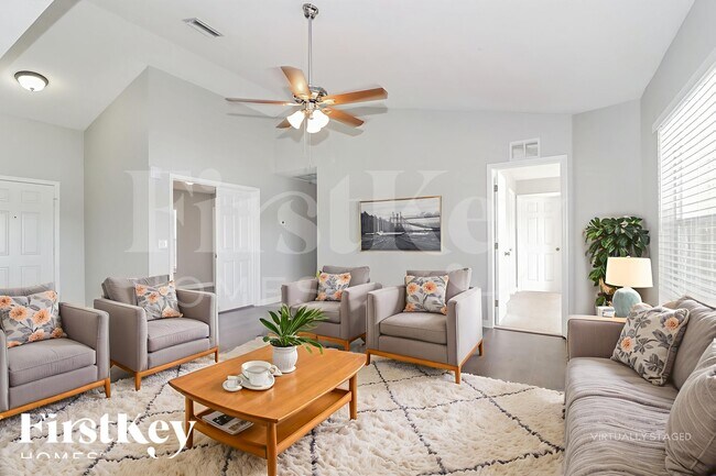 Foto del edificio - 12025 Larson Ln