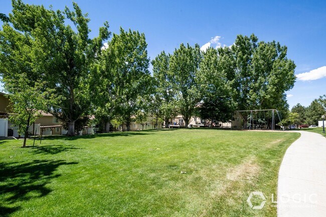 Foto del edificio - 9526 Fairway View Dr S