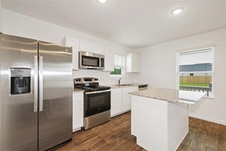 Building Photo - 16722 N Marie Vlg Dr