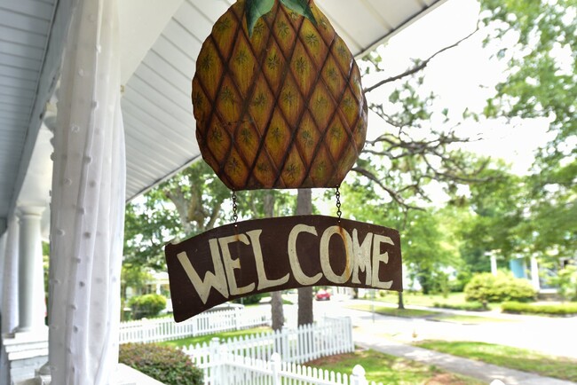 Foto del edificio - Welcome to the Front Porch