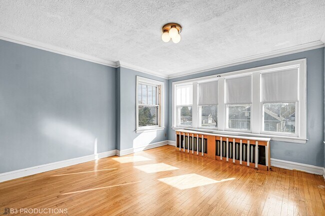 Building Photo - 3702 W 61st St