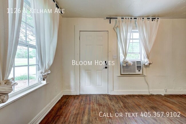 Building Photo - 1126 N Kelham Ave