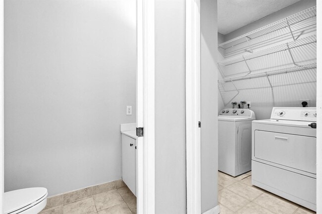 Building Photo - 4319 Greenbriar Ln
