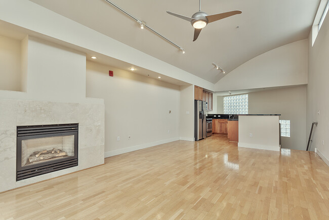 Building Photo - 630 8th St