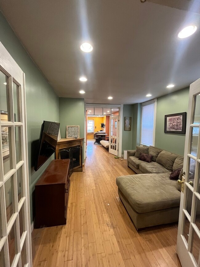 Building Photo - 4207 Euclid Ave